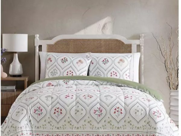 *HOT* Macy’s 3-Piece Comforter Sets All Sizes only $21.99 (Reg. $80!)